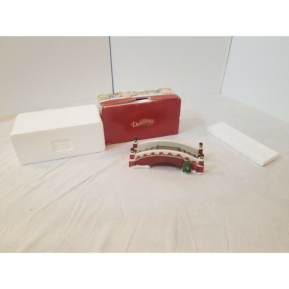 1991 Lemax Dickensville Collectbles Porcelain Foot Bridge‎ lamps wreath